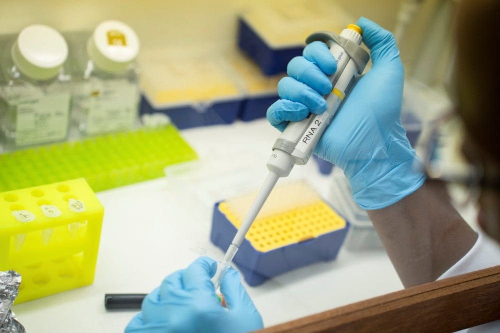 Biotechnologie : Eli Lilly envisage l&rsquo;acquisition d&rsquo;Abivax, le gouvernement français nie toute demande d&rsquo;approbation
